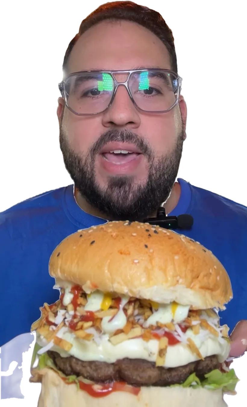 El muchacho de San Pablo con una hamburguesa gigante en las manos